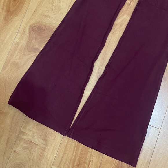Lululemon Women SHR Groove Nulu Flared Pant Garnet Size 4 New With Tags - Picture 7 of 8